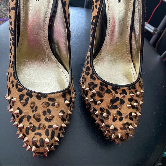 Leopard print 4 “ platform spike front stilettos. - Picture 1 of 6